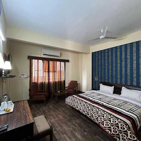 Gautam Hotel Varanasi Bagian luar foto