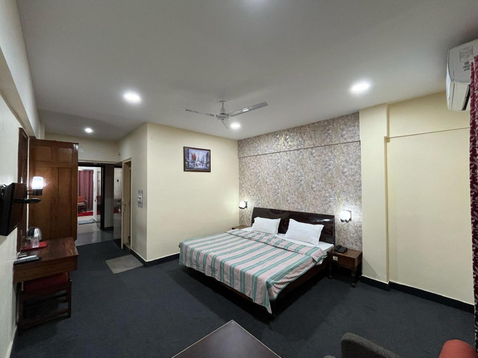 Gautam Hotel Varanasi Bagian luar foto