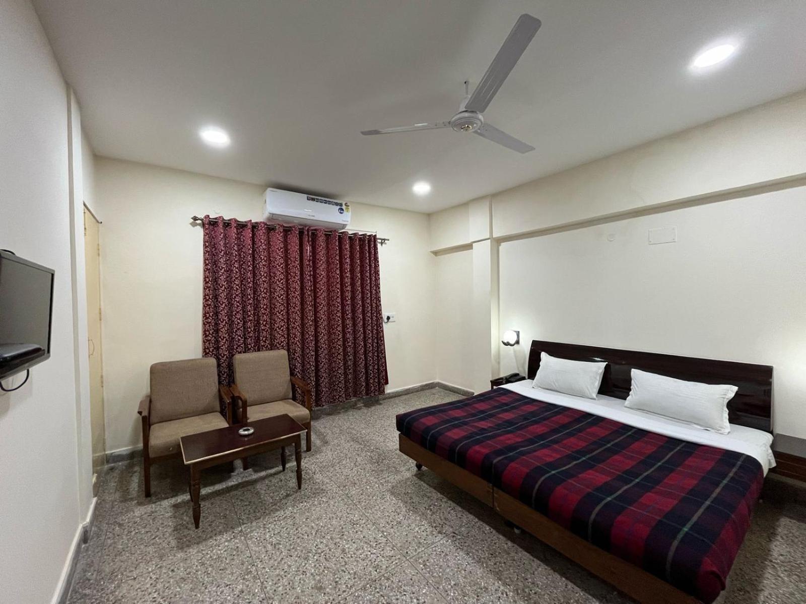 Gautam Hotel Varanasi Bagian luar foto