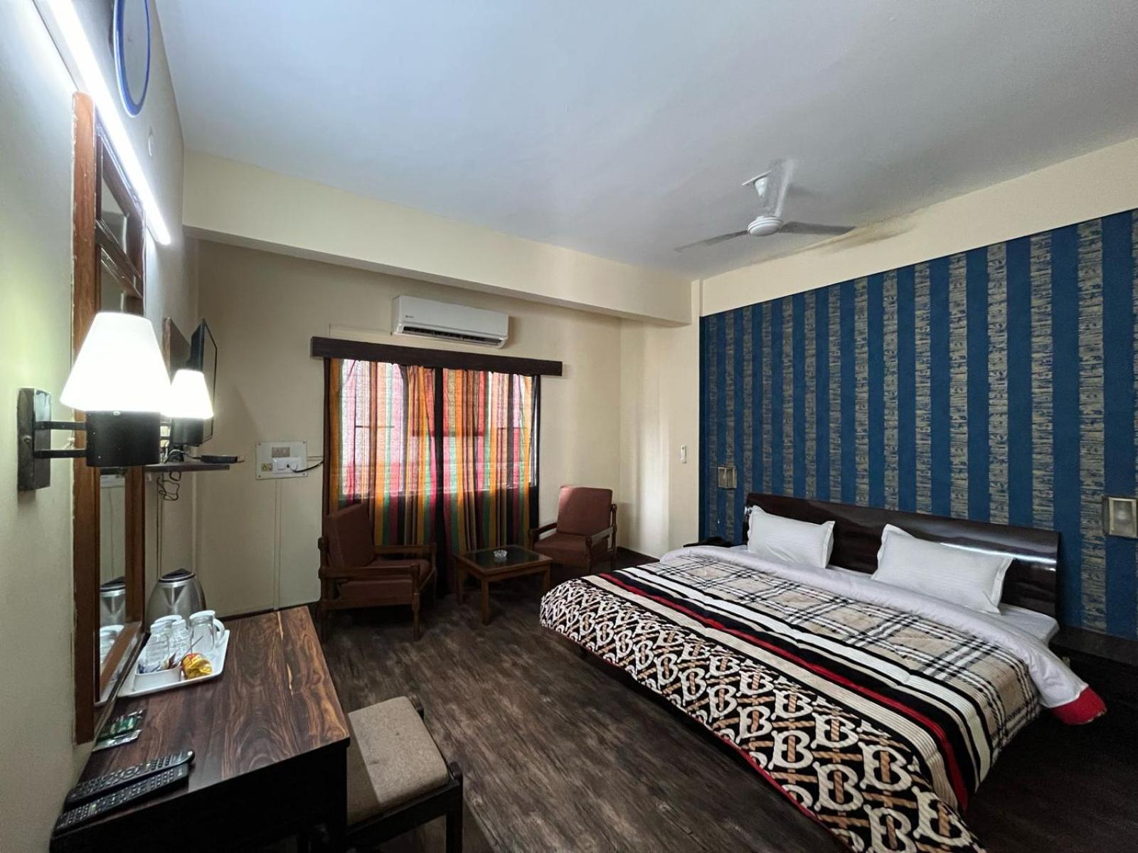 Gautam Hotel Varanasi Bagian luar foto
