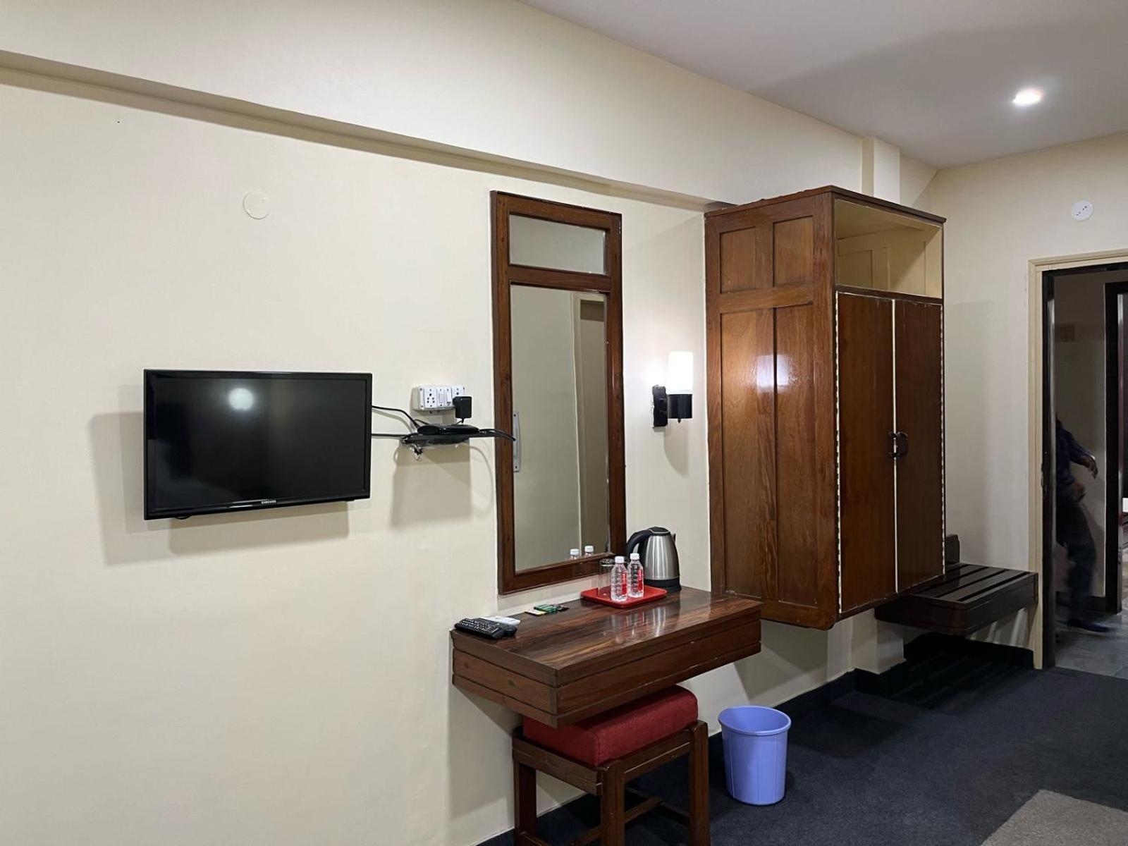 Gautam Hotel Varanasi Bagian luar foto