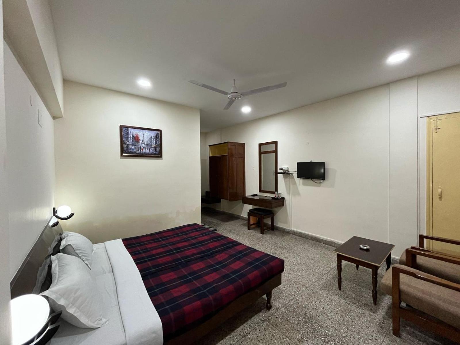 Gautam Hotel Varanasi Bagian luar foto