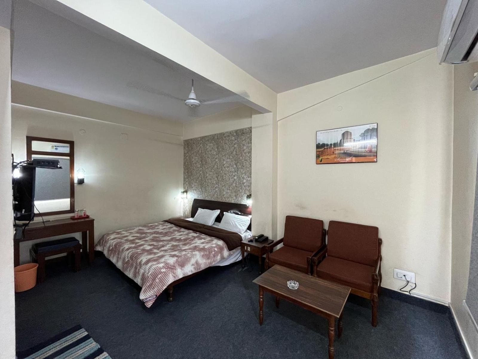 Gautam Hotel Varanasi Bagian luar foto