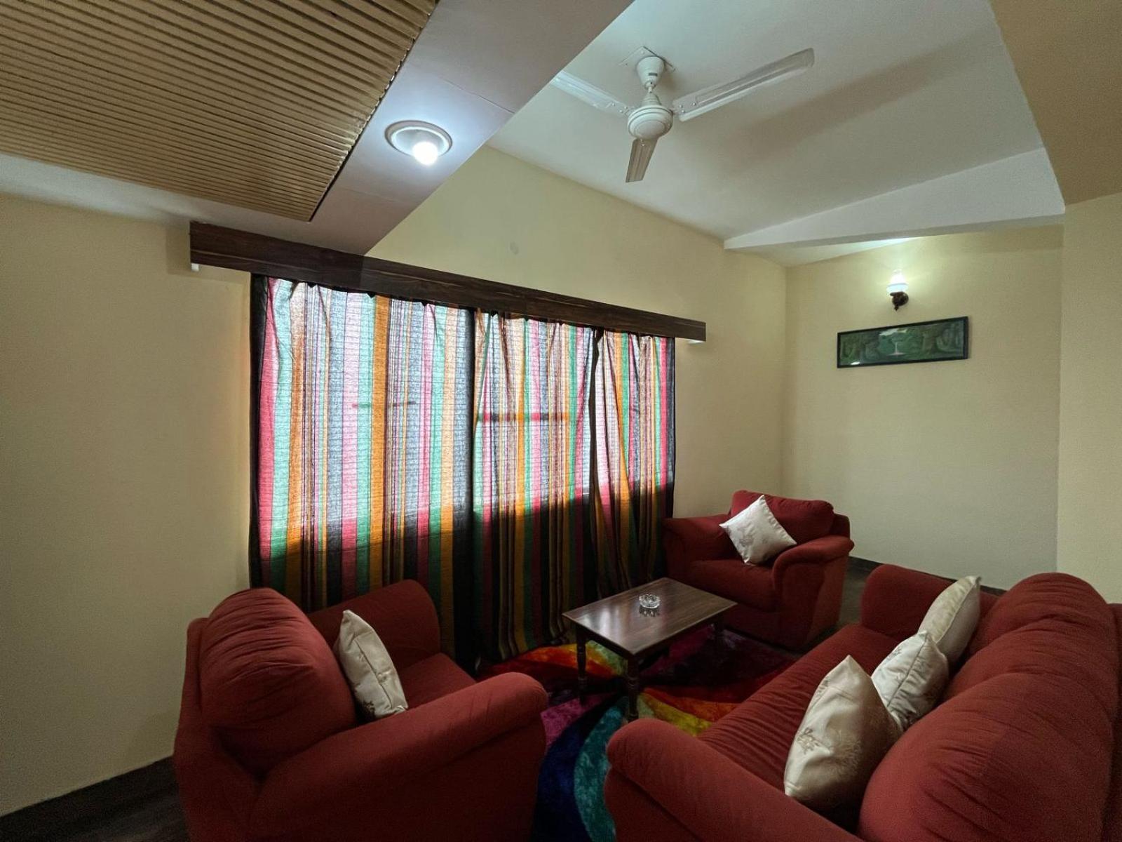 Gautam Hotel Varanasi Bagian luar foto
