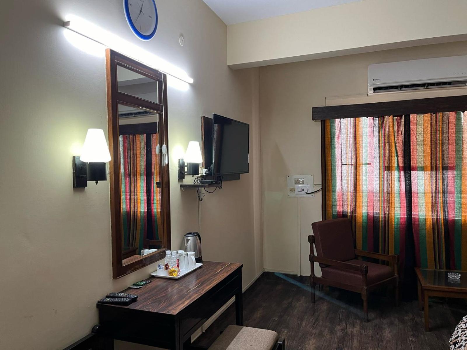 Gautam Hotel Varanasi Bagian luar foto