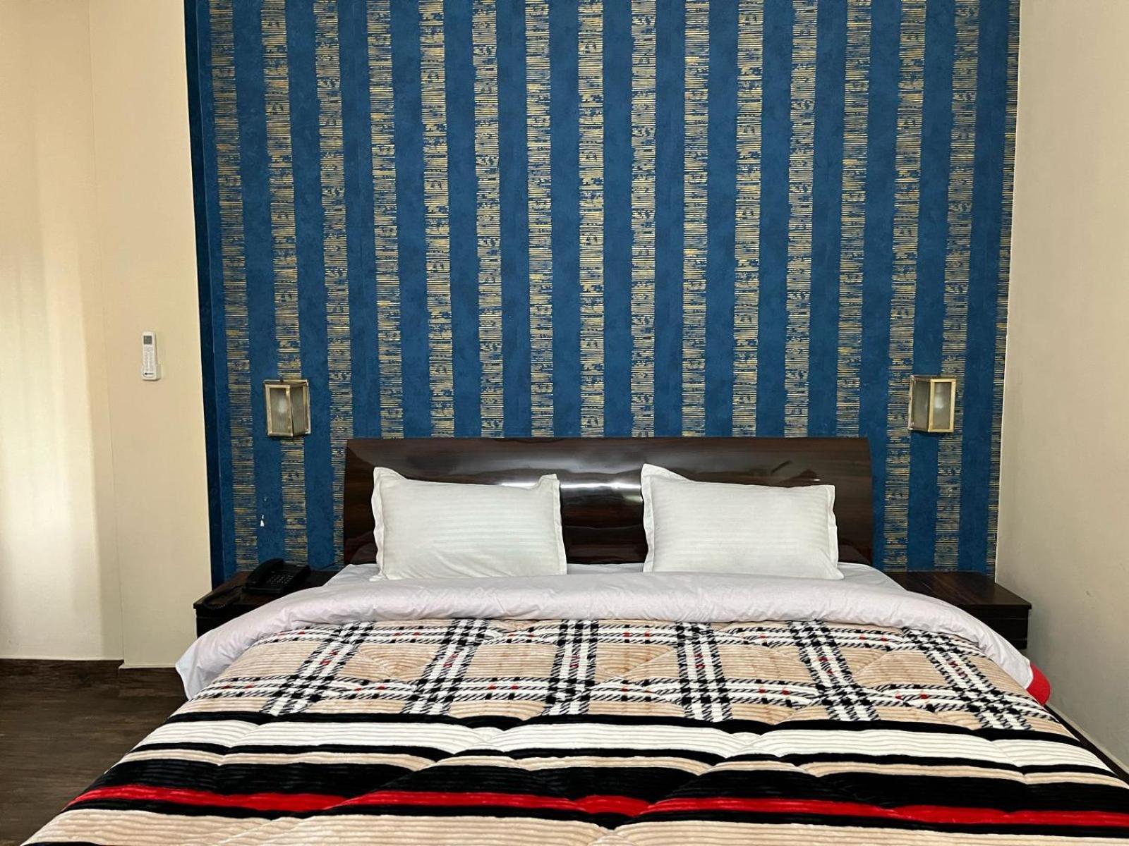 Gautam Hotel Varanasi Bagian luar foto