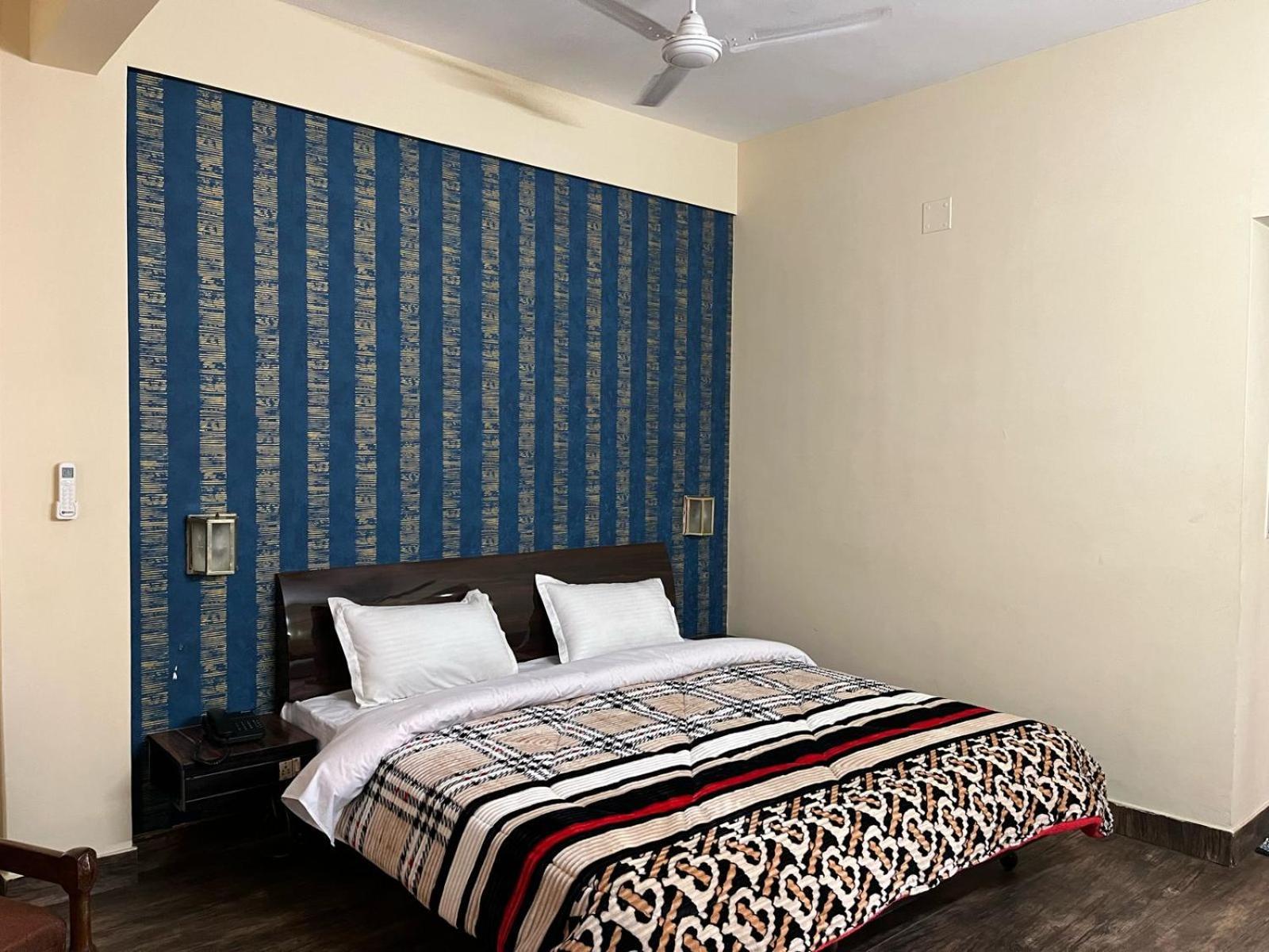Gautam Hotel Varanasi Bagian luar foto