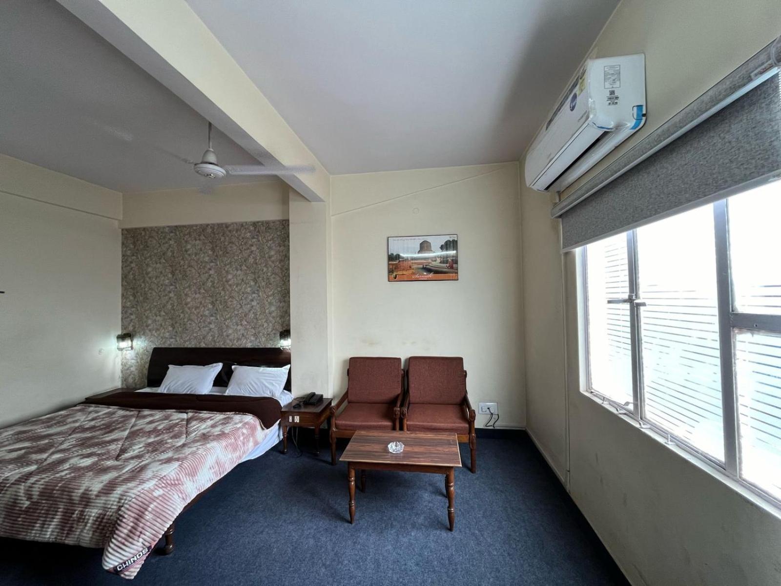 Gautam Hotel Varanasi Bagian luar foto