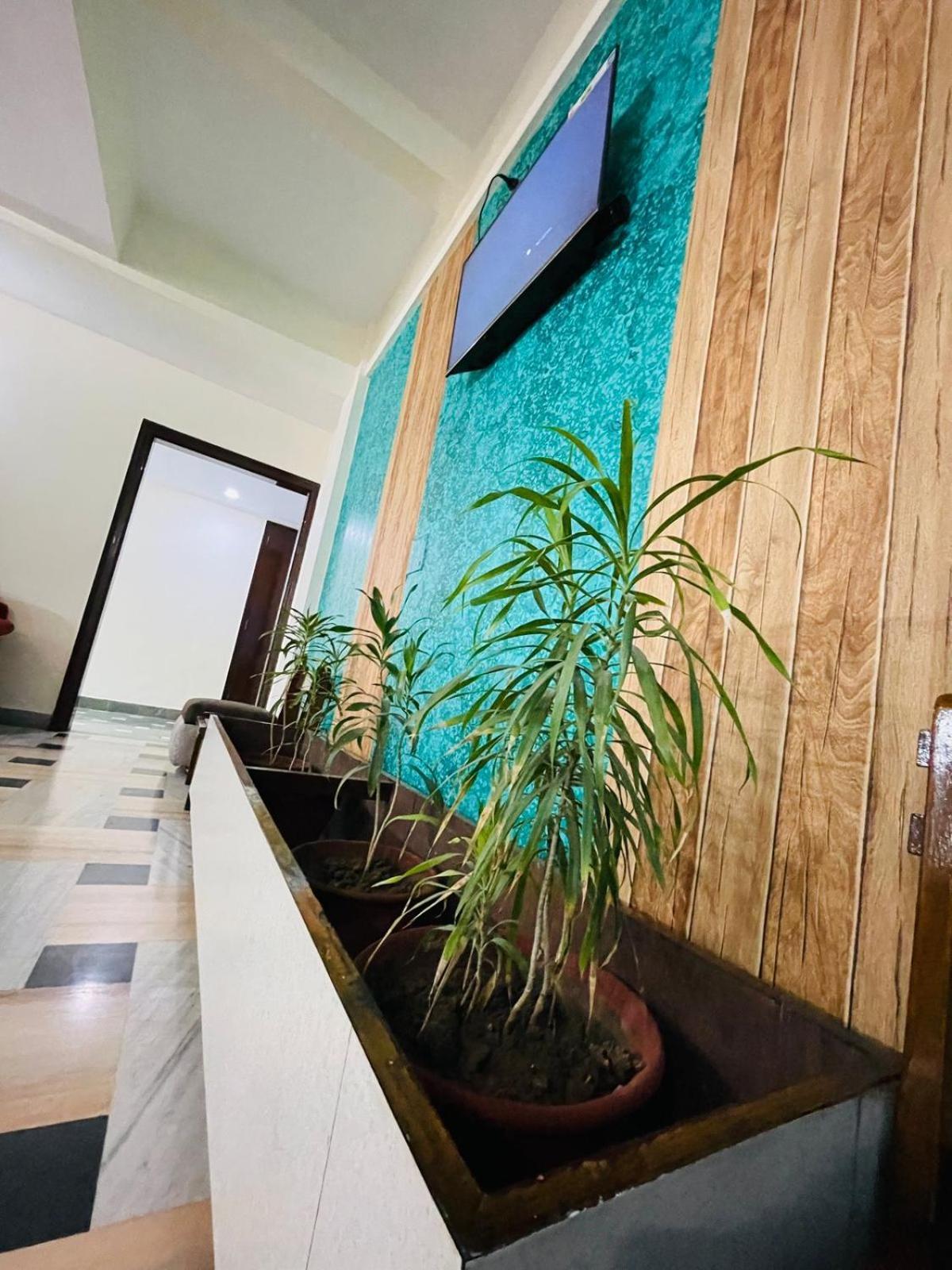 Gautam Hotel Varanasi Bagian luar foto