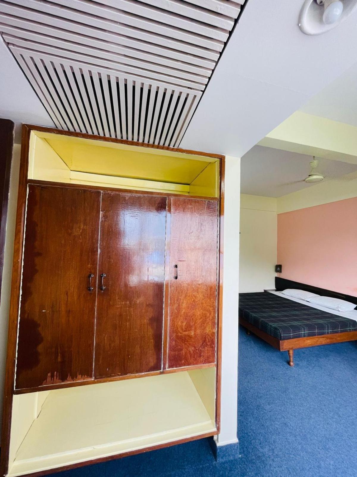Gautam Hotel Varanasi Bagian luar foto