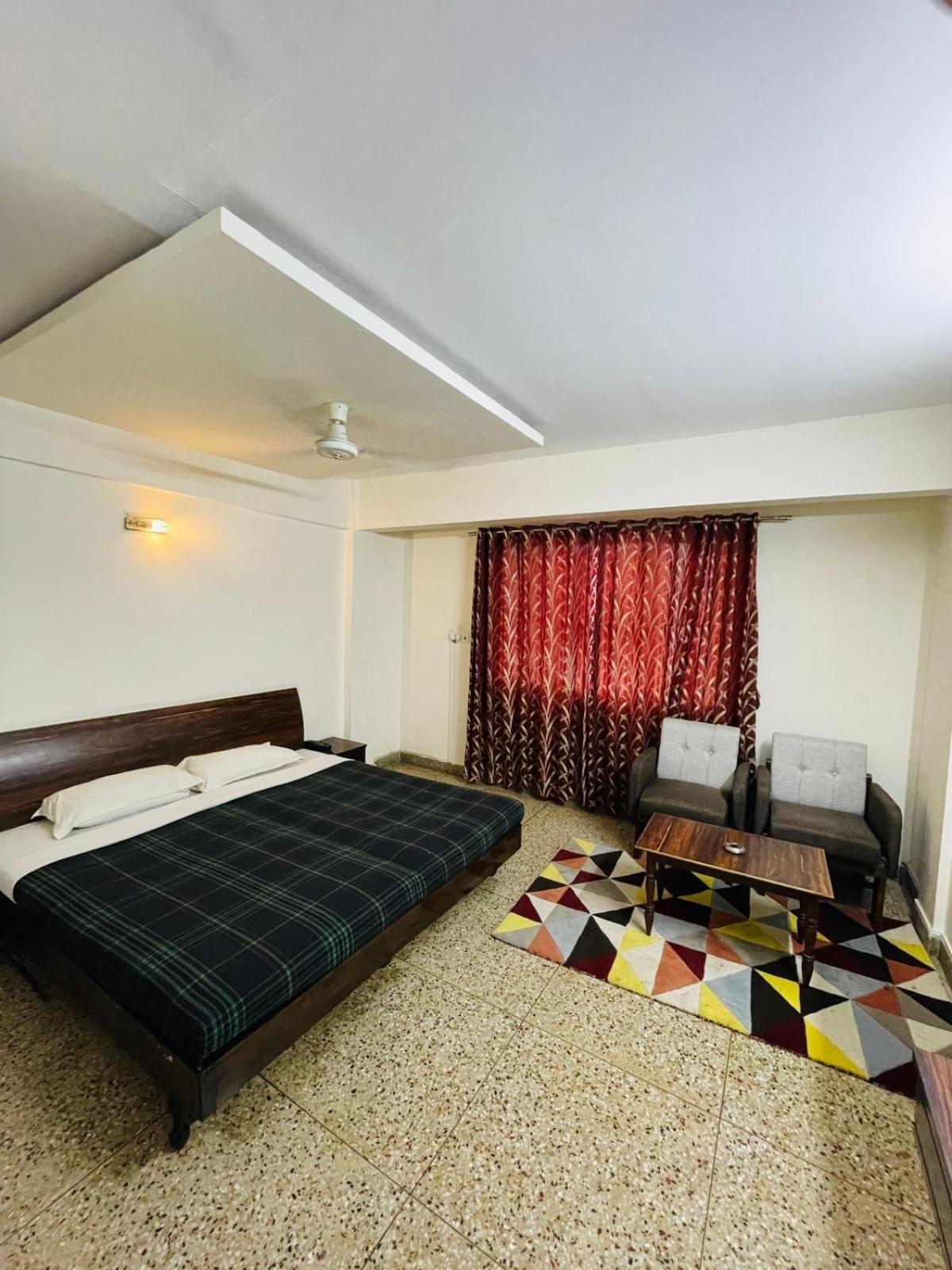 Gautam Hotel Varanasi Bagian luar foto