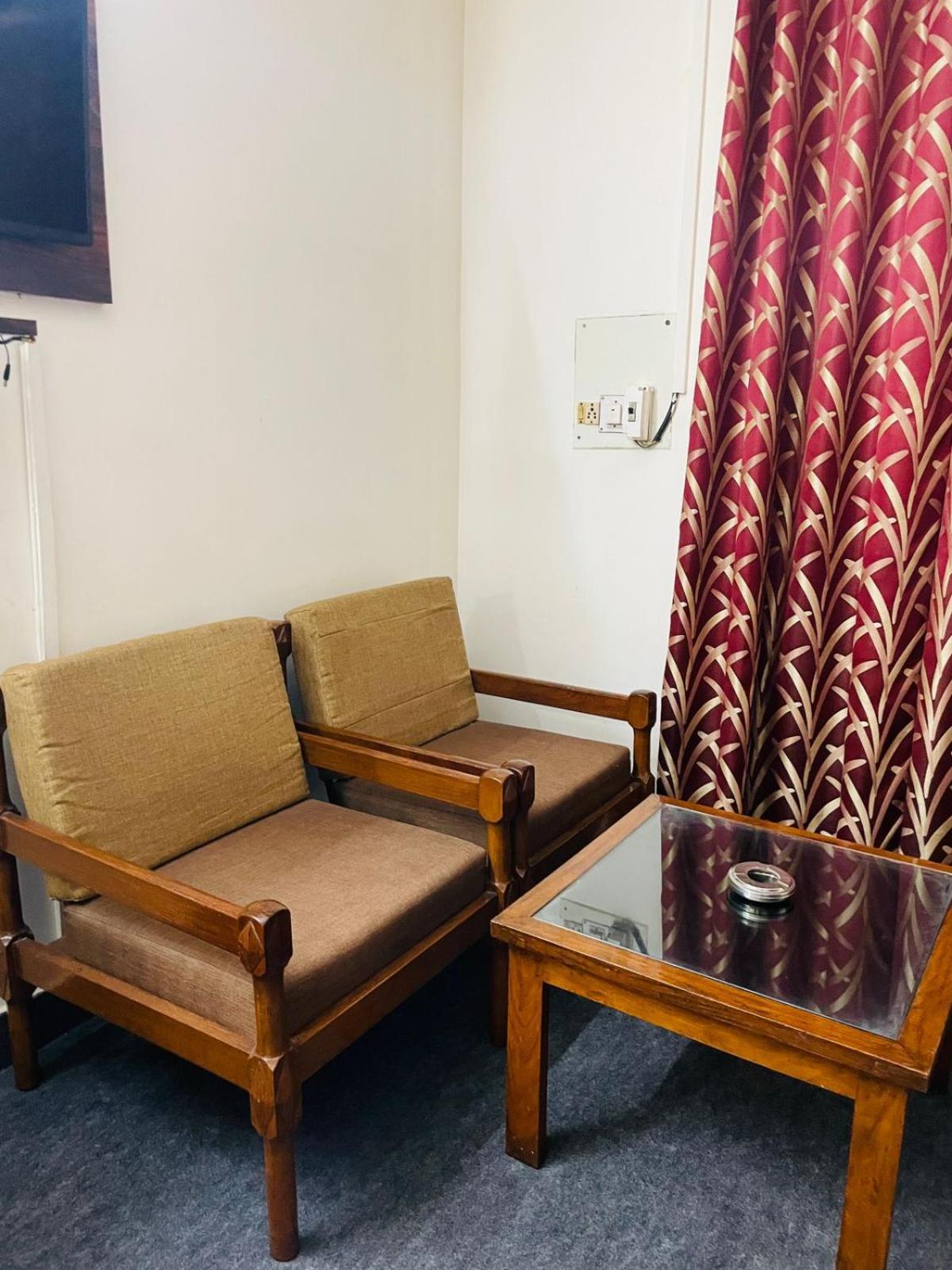 Gautam Hotel Varanasi Bagian luar foto