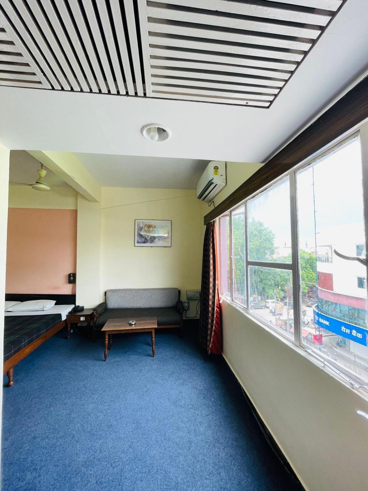 Gautam Hotel Varanasi Bagian luar foto