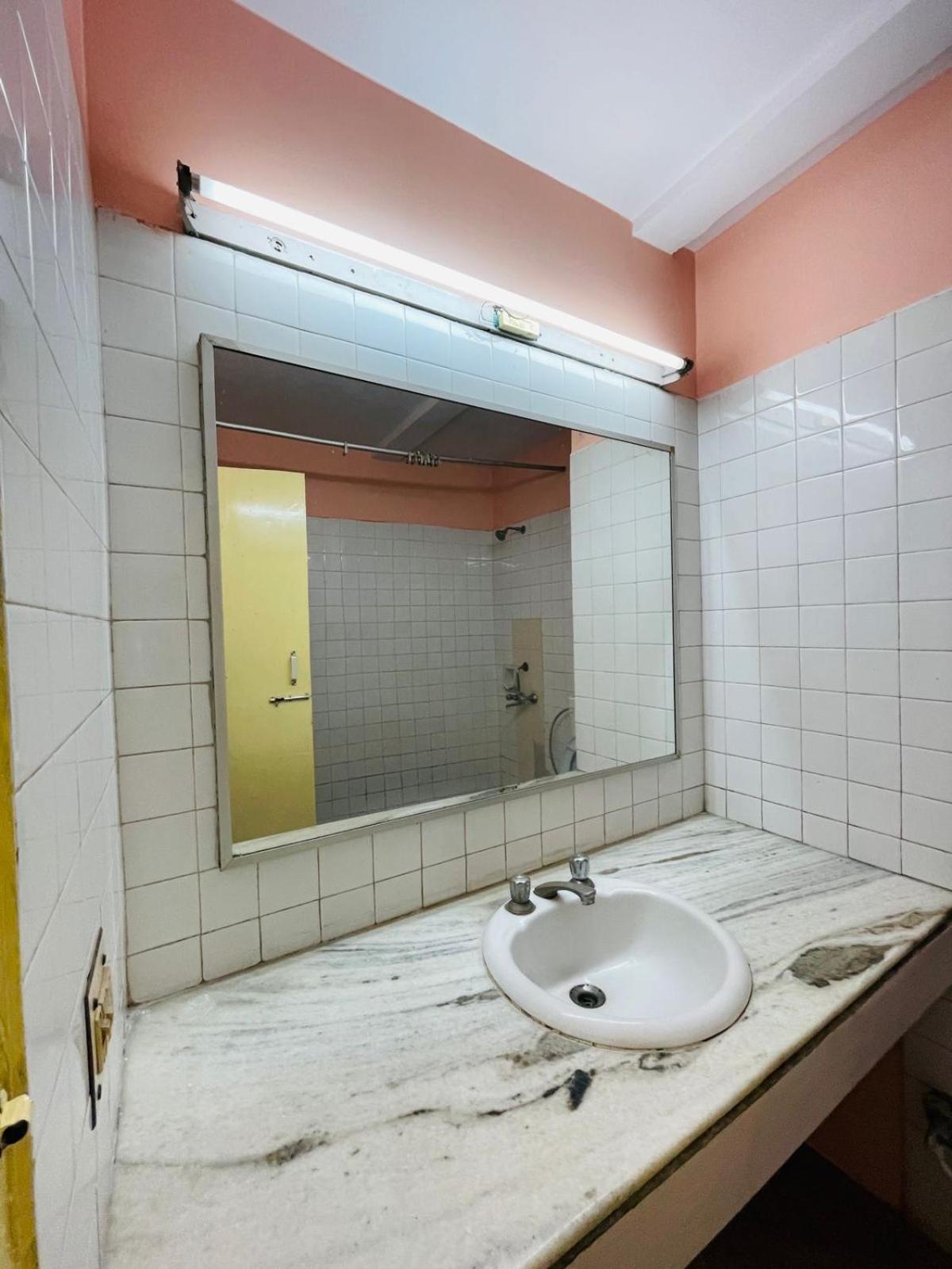 Gautam Hotel Varanasi Bagian luar foto