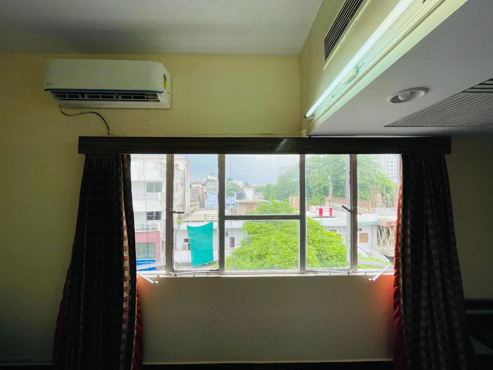 Gautam Hotel Varanasi Bagian luar foto