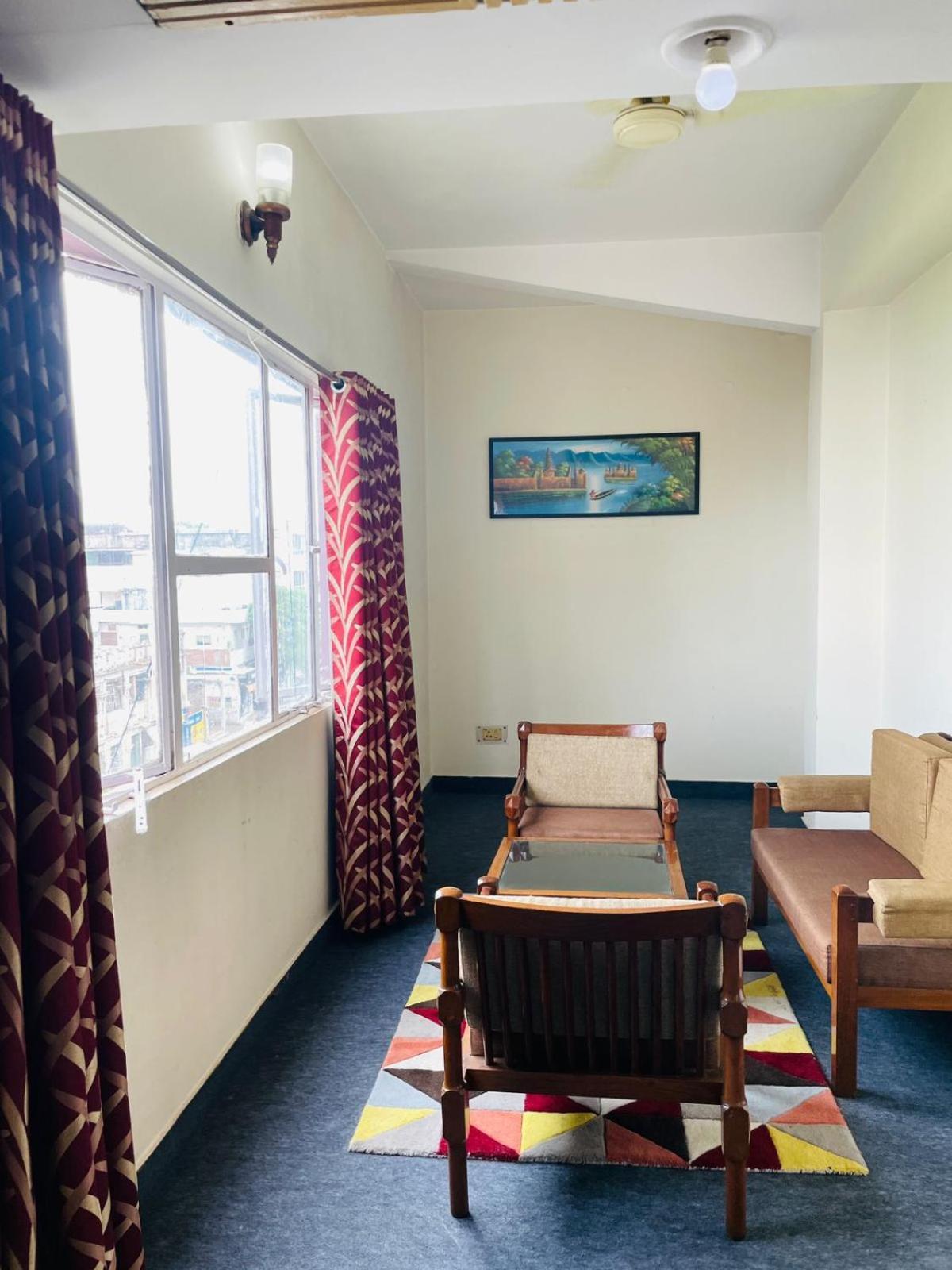Gautam Hotel Varanasi Bagian luar foto