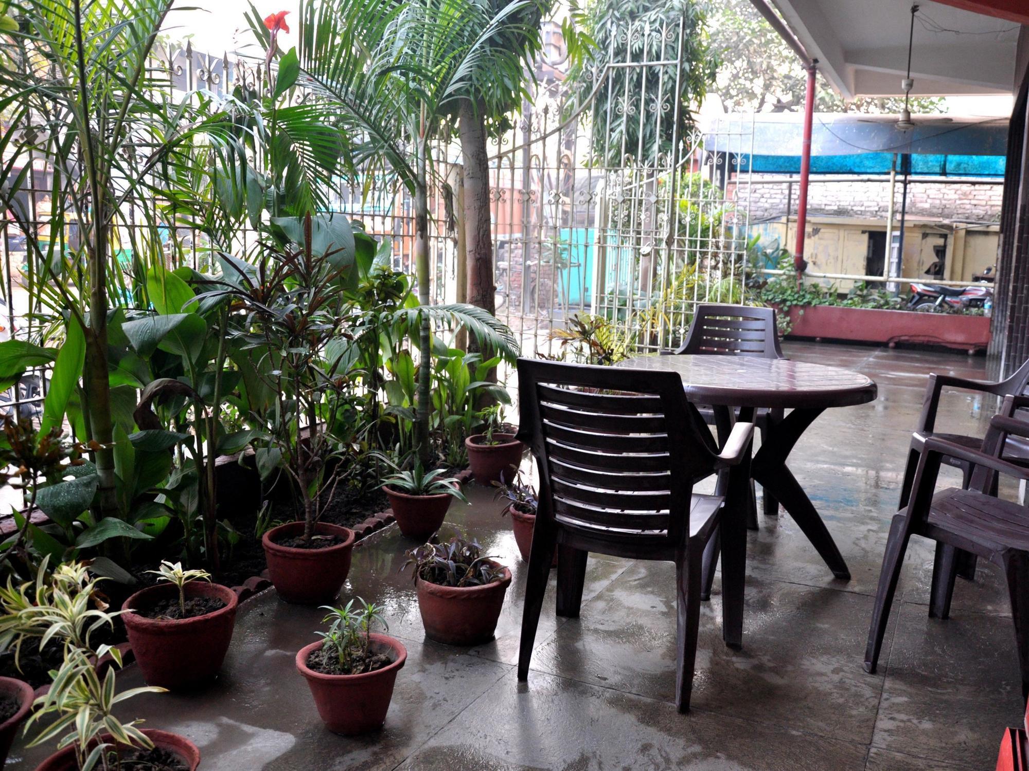 Gautam Hotel Varanasi Bagian luar foto